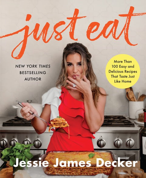 Book cover of 'Just Eat' by Jessie James Decker with a woman in a kitchen.